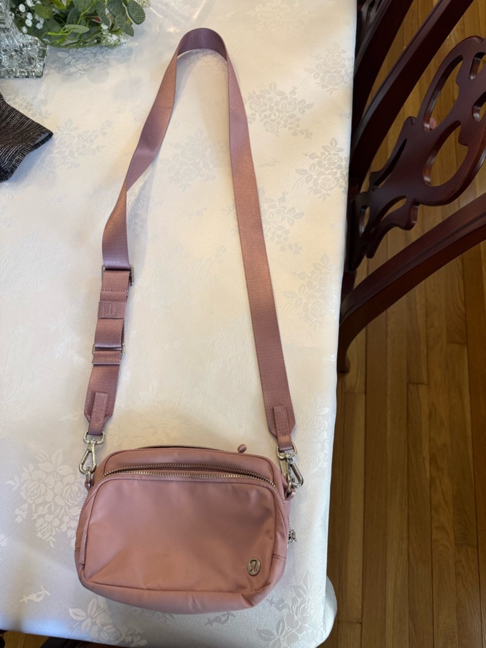 lululemon Everywhere Belt Bag in Dusty Rose 1L